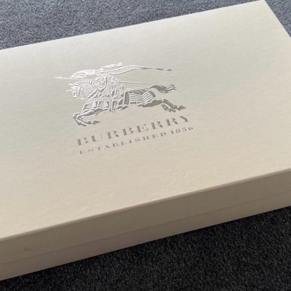 Burberry rain boots - Picture 3 of 5